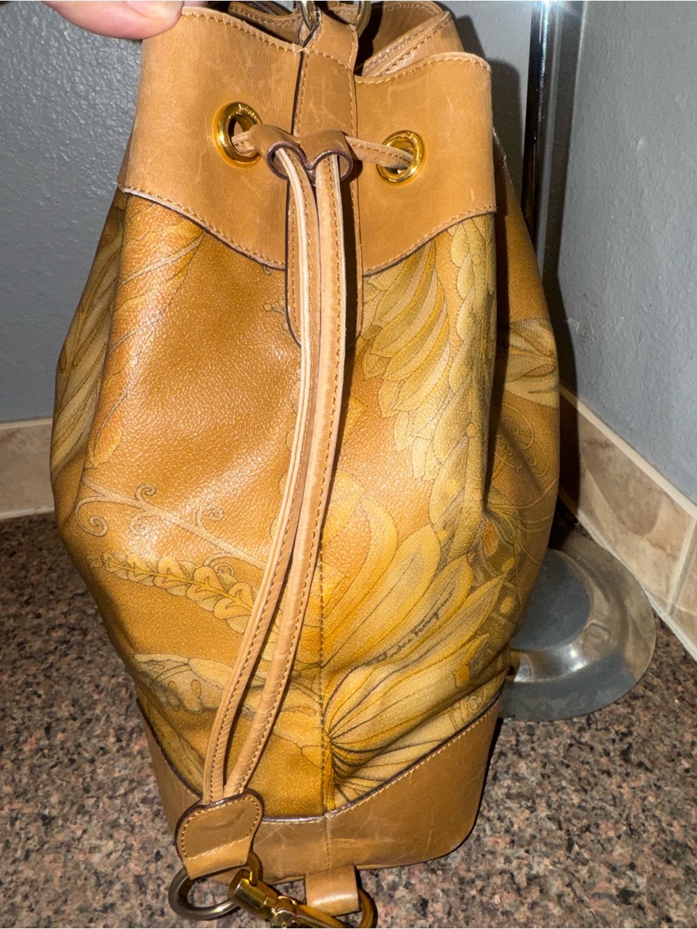 Salvatore Ferragamo vintage RARE Botanical Leather Bucket Bag made in Italy. - Picture 7 of 9